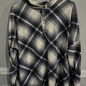 ONE WORLD Medium Black and White Plaid With Paisley Back Tunic